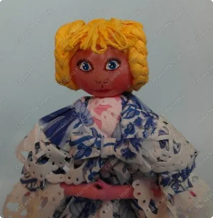 Необичайни кукла от конвенционалните салфетки хартия
