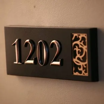 Numărul pe ușa apartamentului