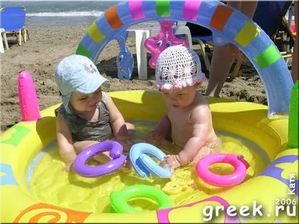 A nyaralás Krétán két 6 havi gyerek