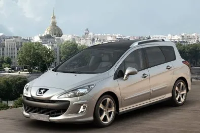 Преглед Peugeot 308 или проверете французина в практиката