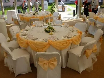 Proiectare si decorare masa la o nunta tineri casatoriti la prezidiu, un loc pentru oaspeții în stil