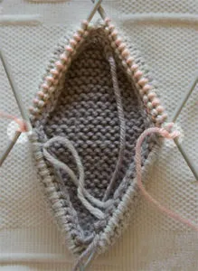 обувки-буйки игли за плетене на - схема видео описанието