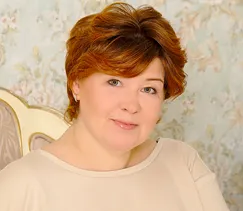 Полина Кузнецова - майстор за производство на коприна аранжиране на цветя и шапки