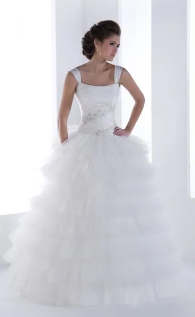 Fuchsia сватбена рокля