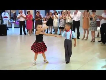 Danseaza ca un cadou de nunta pentru mire sau mireasa de la prieteni și vizitatori de la copii