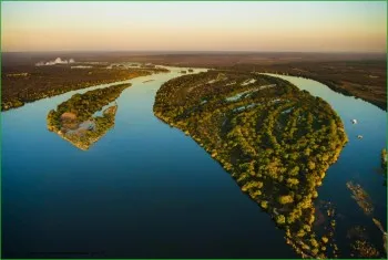 Călătorește în Victoria Falls în luna mai, turism