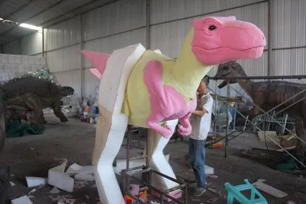 Reális dinoszaurusz jelmez - a termelés, tesztelés, szállítási