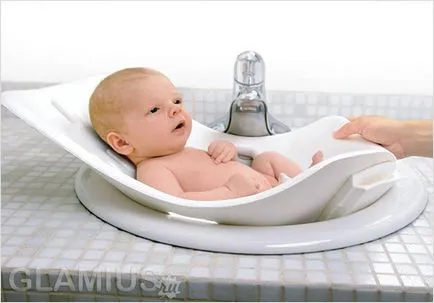 Kamilla megoldás újszülött fürdő egy újszülött