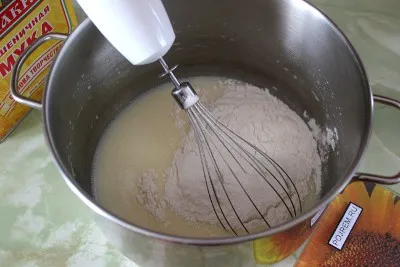 Vékony palacsinta tarkított tej - lépésről lépésre recept, hogyan kell főzni fotókkal