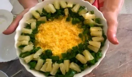 Salata cu conserve de ananas și piept de pui - reteta de gătit cu o fotografie