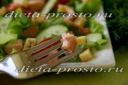 Salata cu somon, roșii și brânză rețetă cu o fotografie