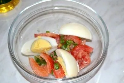 Салата с домати, яйца и зелен лук - Рецепти със снимки на