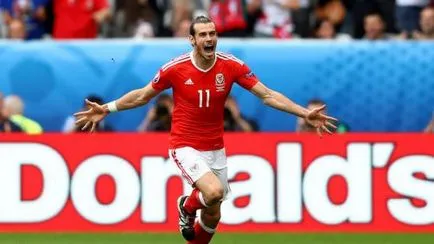 Puskát kommentátor stadionban Anglia - Wales - sport akipress