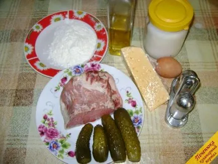 Sertés tekercs pácolt uborka és a sajt (recept lépésről lépésre a fotó)