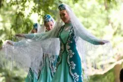 Tatar female népviselet