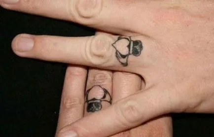 Tetoválás formájában jegygyűrű