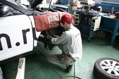 Toyota Camry - orosz Camry változás a javítási állvány, tedd a klip, távolítsa el a holttestet