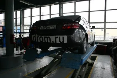 Toyota Camry - orosz Camry változás a javítási állvány, tedd a klip, távolítsa el a holttestet