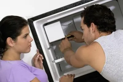 Repedés az INDESIT hűtőszekrényben (Indesit)