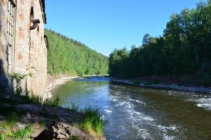 locuri turistice ale regiunii Chelyabinsk - tractul de praguri - cea mai veche hidrocentrală din România