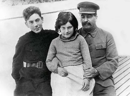 Василий Сталин - биография, информация, личен живот, снимки, видео