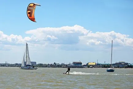 windsurfing școală, de formare și de închiriere