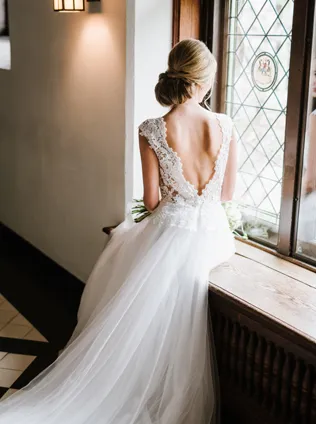 Вниманието към детайлите на сватбени рокли с ръкави крила