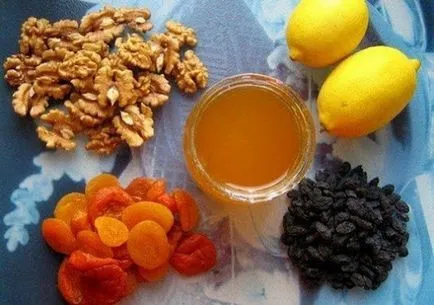 Vitamin koktél méz, dió, aszalt sárgabarack diéta és sportolók szeretnék csinálni (recept)