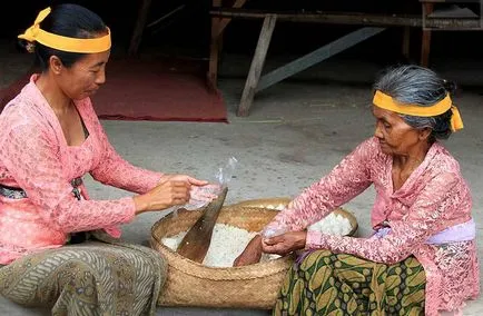 Faceți cunoștință pe haine ... sau cum să se comporte într-un templu din Bali, toate din Indonezia