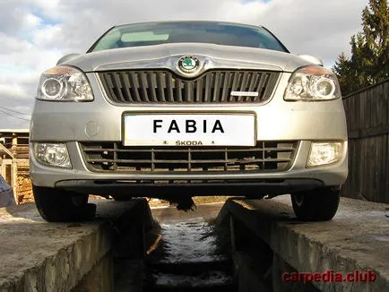 Înlocuirea filtrului de ulei și uleiului de motor II 2007 Skoda Fabia