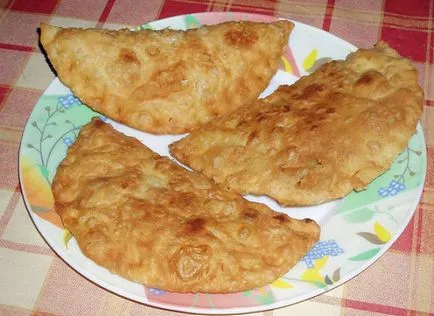 Pasties burgonyával - lépésről lépésre recept a tésztát és a tölteléket