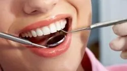 Зъби за почистване на въздушния поток или ултразвук, че е по-добре