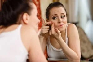 Ефективно средство за червени петна по лицето - как да се отървем от бързо премахване на причините и лечението