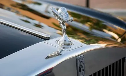 Духът на екстаза - статуетката върху предния капак на Rolls-Royce