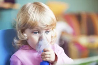 Naftizina belélegezve és sós gyerekeknek - hogyan szaporodnak, adagolás és ellenjavallatok