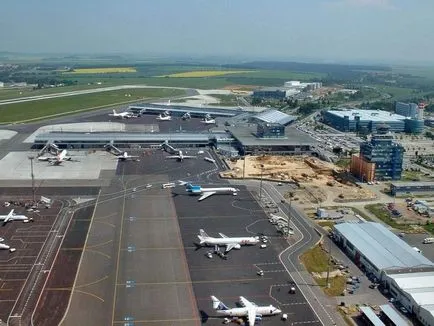 Cum se ajunge de la aeroportul din Praga - Ruzyně aeroport în oraș