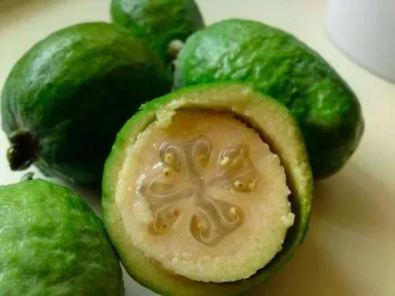 Как да се хранят Feijoa с кожата или без