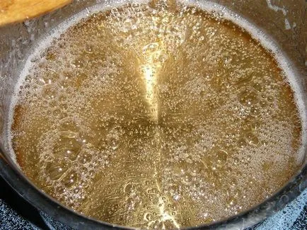 Как да се готви на захарен сироп в продължение на рула