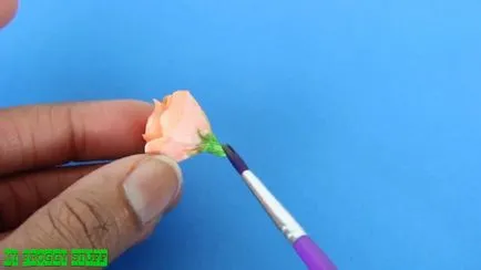 Hogyan készítsünk egy babát virágkoszorú kifogyott a papír