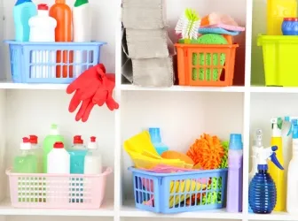 Hogyan kell tárolni a berendezések tisztítására és háztartási vegyszerek