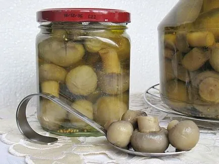 Cum să se rostogolească ciuperci marinate în timpul iernii, oferim două opțiuni pentru marinare ciuperci