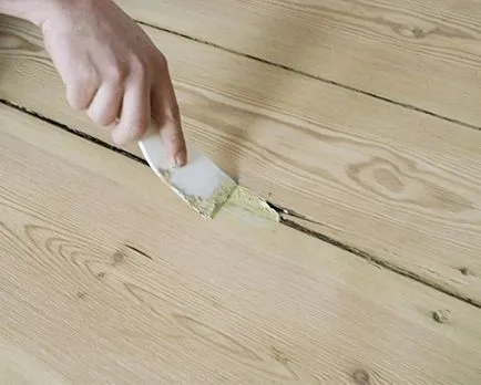 Как да се закърпи пукнатините в дървения под Фото & Видео