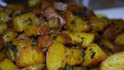 Cartofi într-un mod rural în cuptor, secretele femeilor