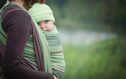 Mérnöki visel baba felkötve