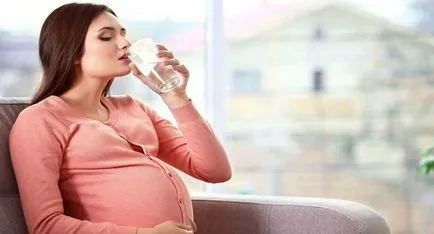 Дехидратацията по време на бременност и причинява симптоми, как да се предотврати обезводняване