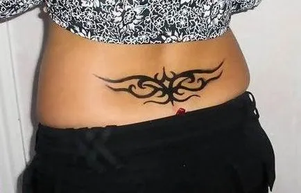 Este periculos să faci un tatuaj pe partea inferioara a spatelui