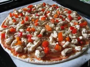Пица с пиле и моцарела