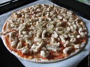 Pizza csirkével és mozzarellával