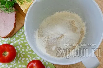 Pizza otthon recept egy fotót a sütőben