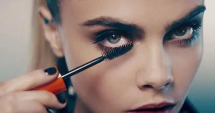 Hirdetés szempillaspirál Cara Delevingne büntetés tilos megjeleníteni